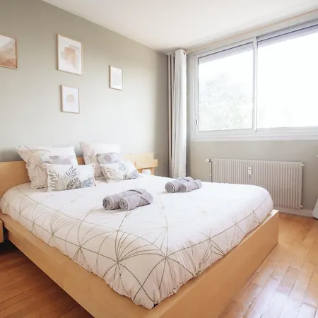 Spacieux Avec Balcon Apartamento