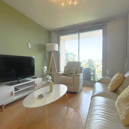 Spacieux Avec Balcon *
